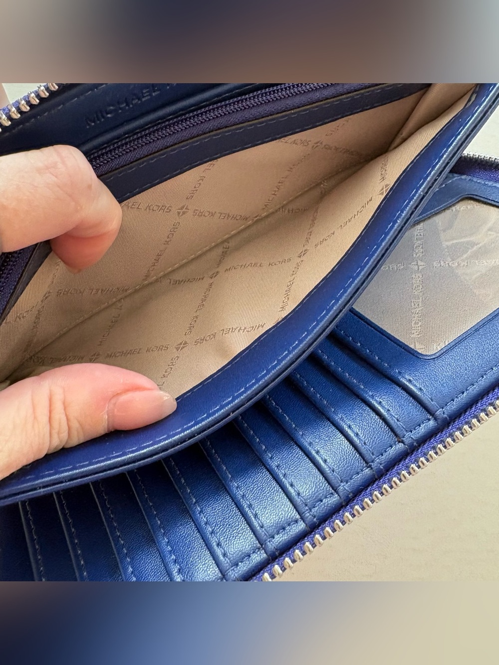 Michael Kors Navy & White Striped Long Zip Wallet EUC - Picture 10 of 11